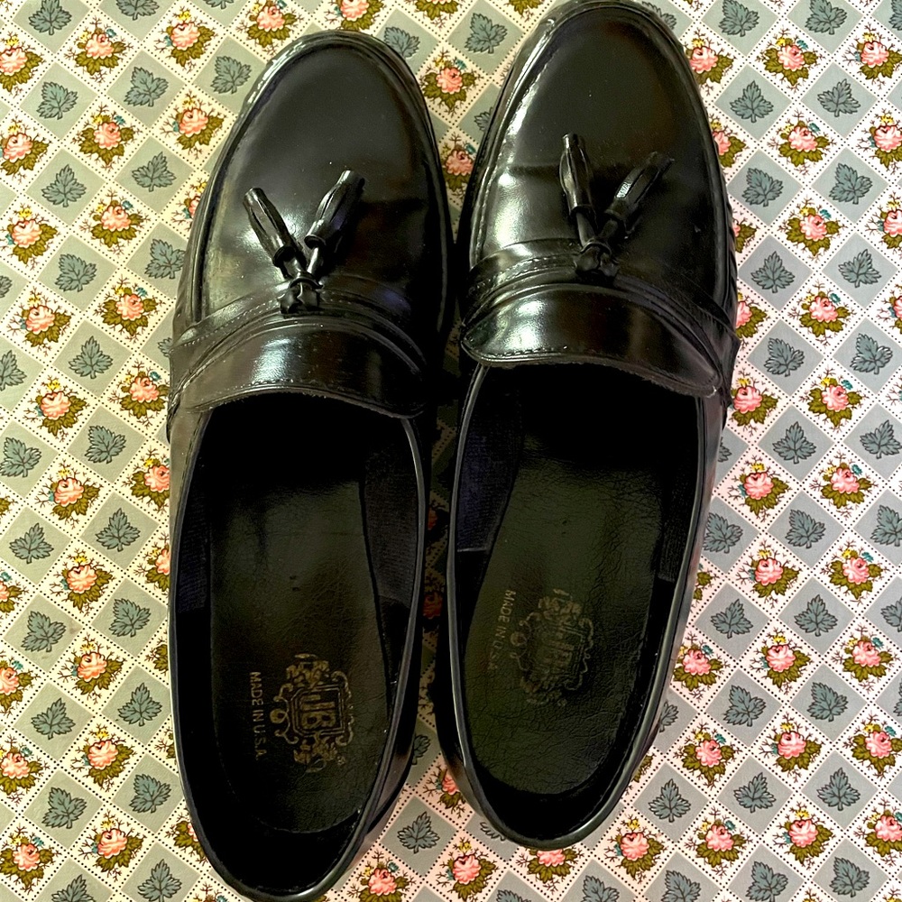 JB men’s loafers. Size 9. Black.